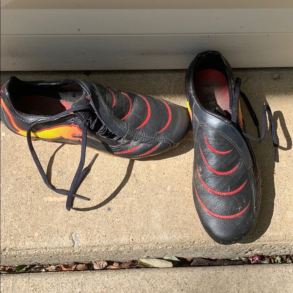 Puma soccer cleats size 8